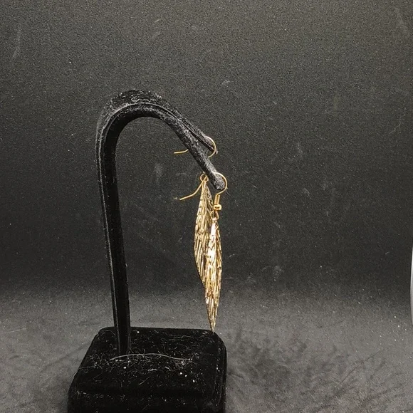 nwot handmade upcycled recycled gold tone leaf layer dangle earrings - Picture 2 of 3